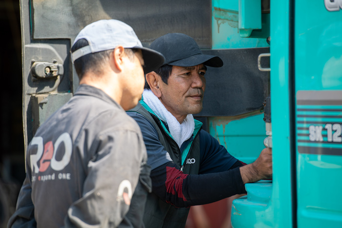 男性2人での点検作業